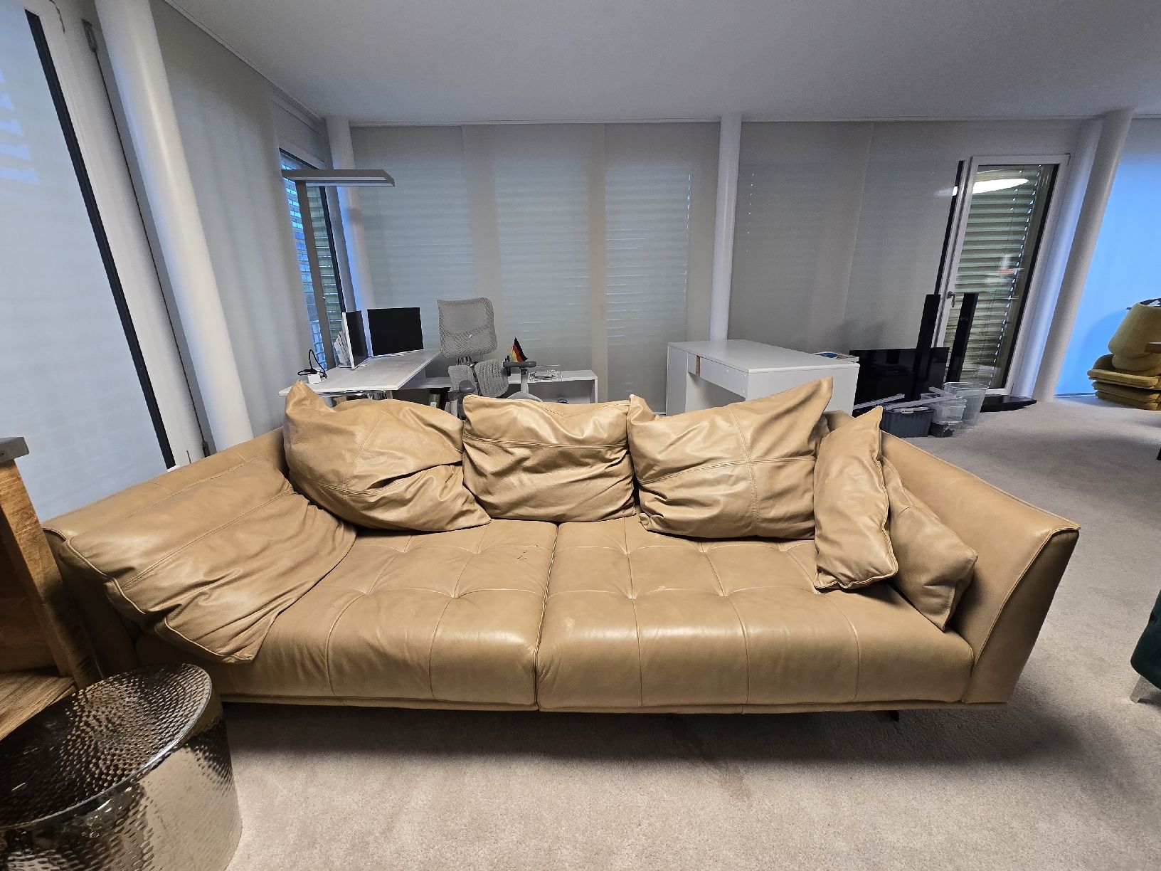 Divani: Ledercouch beige mit Hocker gebraucht – Usato da Stein am Rhein venduto da dom_k28v