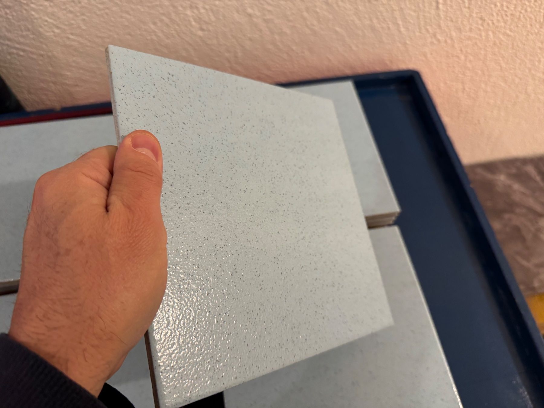 Piatti di portata: 39 Fliesen neu hellblau – Usato da Winterthur venduto da sportdisco2 4