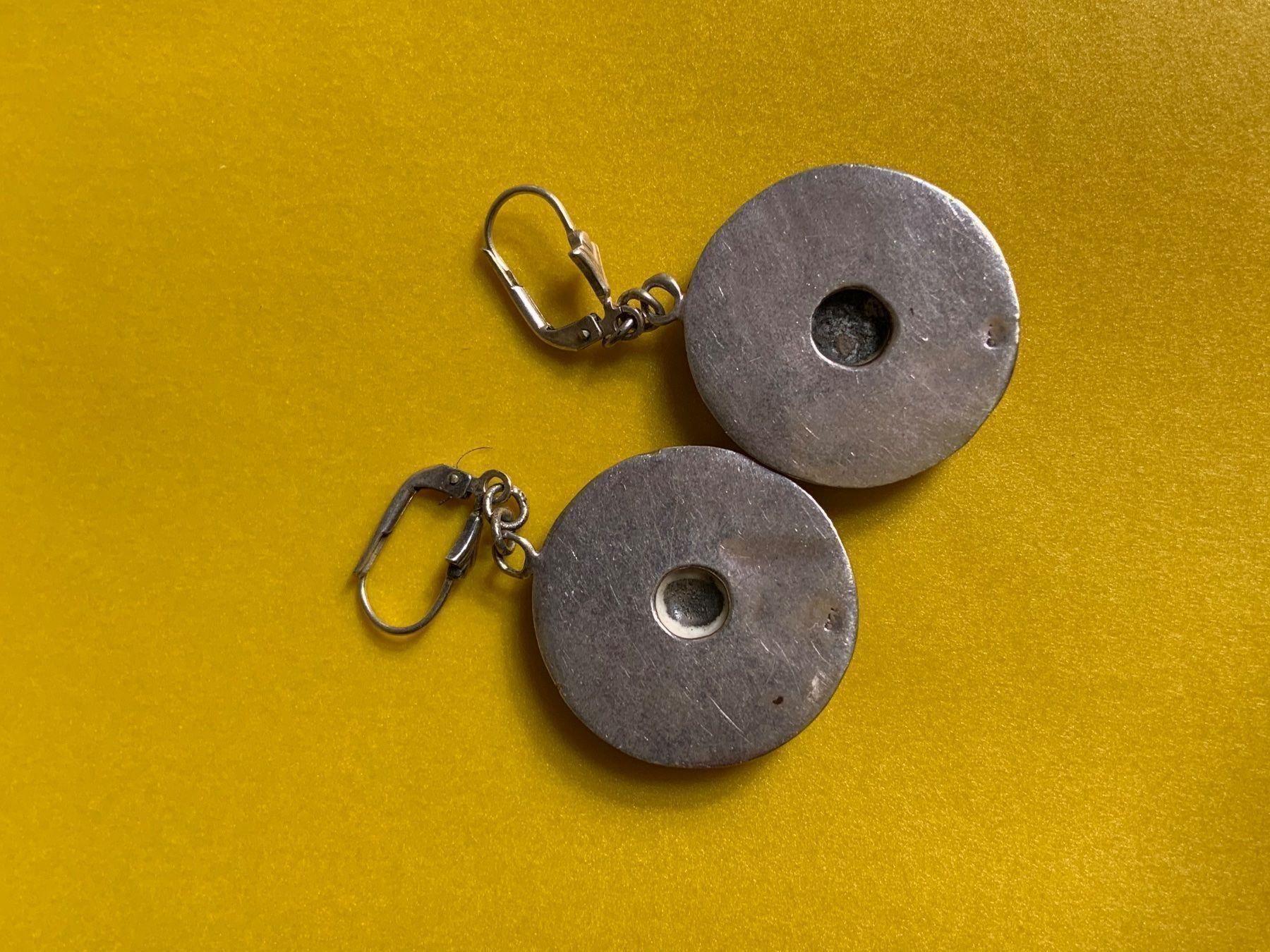 Ohrringe & -stecker: Ohrenringe rund silber/blau/rot/perlmut – Gebraucht aus Dittingen von Bellevista 2