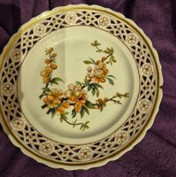 Assiette décorative en céramique motif floral état moyen1888