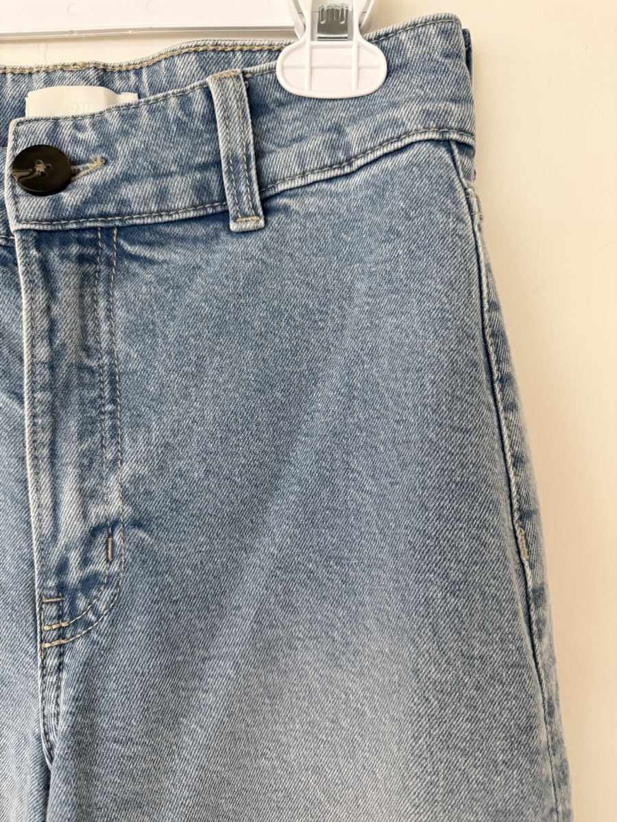 H&M Jeans: Jean H&M bleu clair  – D'occasion à Monthey par sen_6ckr 2