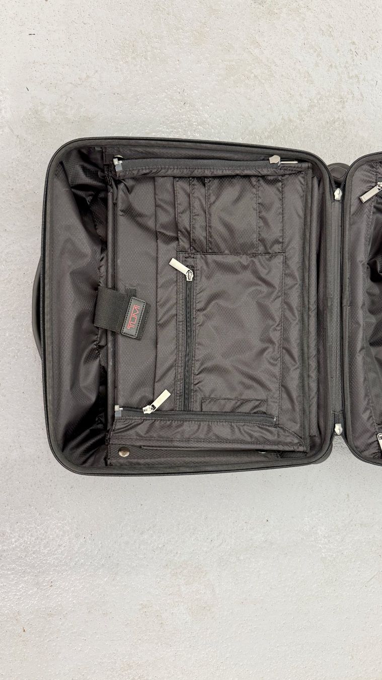 Tumi Reisekoffer: Tumi V3 Compact 4 wheel brief black – Gebraucht aus Chêne-Bourg von andrel42 4