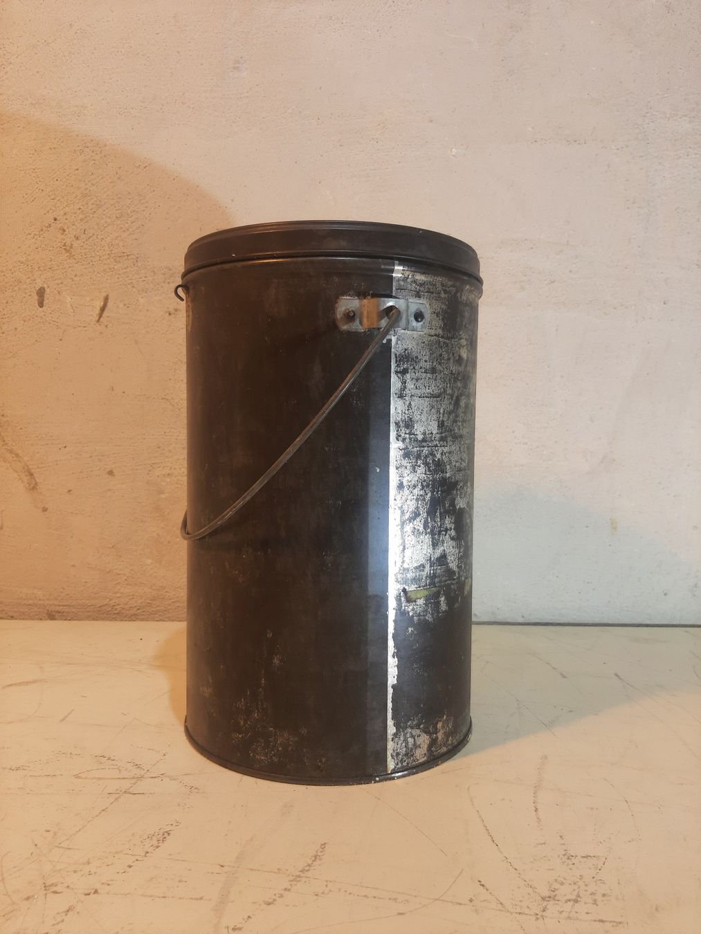 Autres articles pour la maison: Eimer / Blecheimer / Kübel / Schweizer Bienenhonig | antik – D'occasion à Winterthur par