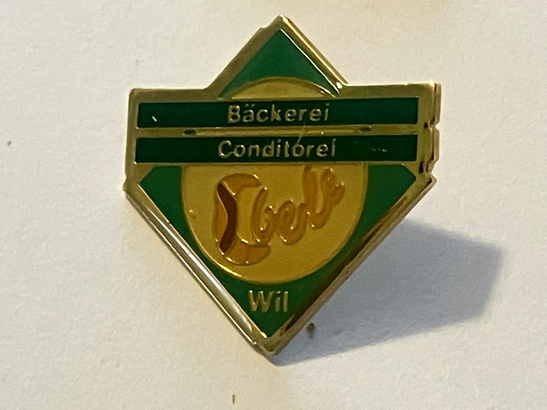 Placchette & Badge: 1 Pin Bäckerei Eberle Wil – Usato da Basel venduto da djwwpp