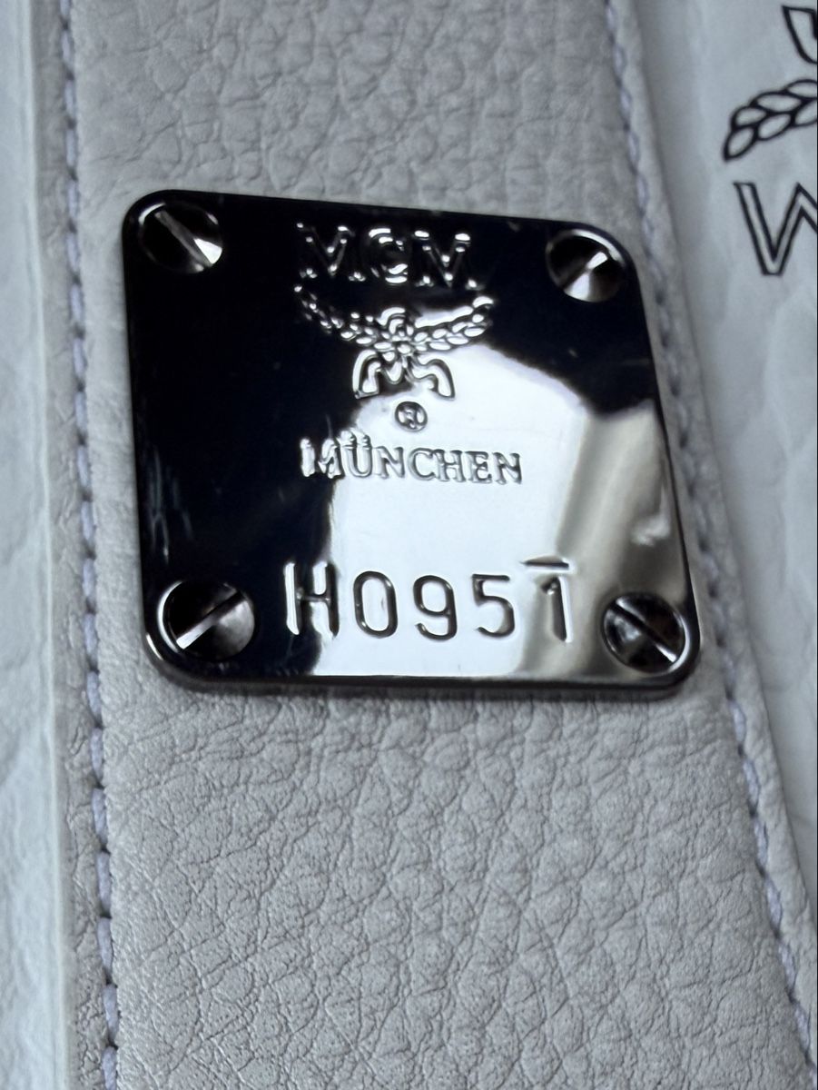 Mcm Borse: MCM Tasche Liz, Medium, reversible, weiss – Nuovo (secondo la descrizione) da Zollikon venduto da into-the-west 4
