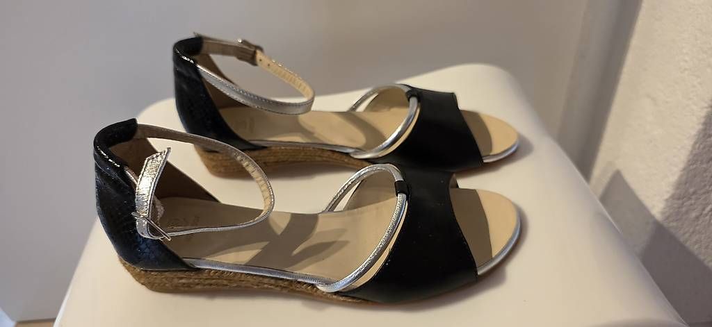 Scarpe da donna: Navyboot Sandalen, schwarz-silber – Usato da Wolfhausen venduto da LoukAudio 2