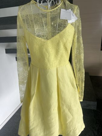 Robe Sandro jaune en dentelle manches longues neuve