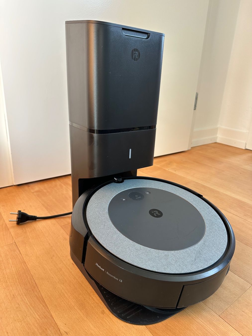 Irobot Staubsauger & Zubehör: iRobot Roomba i3+ mit Absaugstation – Gebraucht aus Stein am Rhein von ade_wd7s