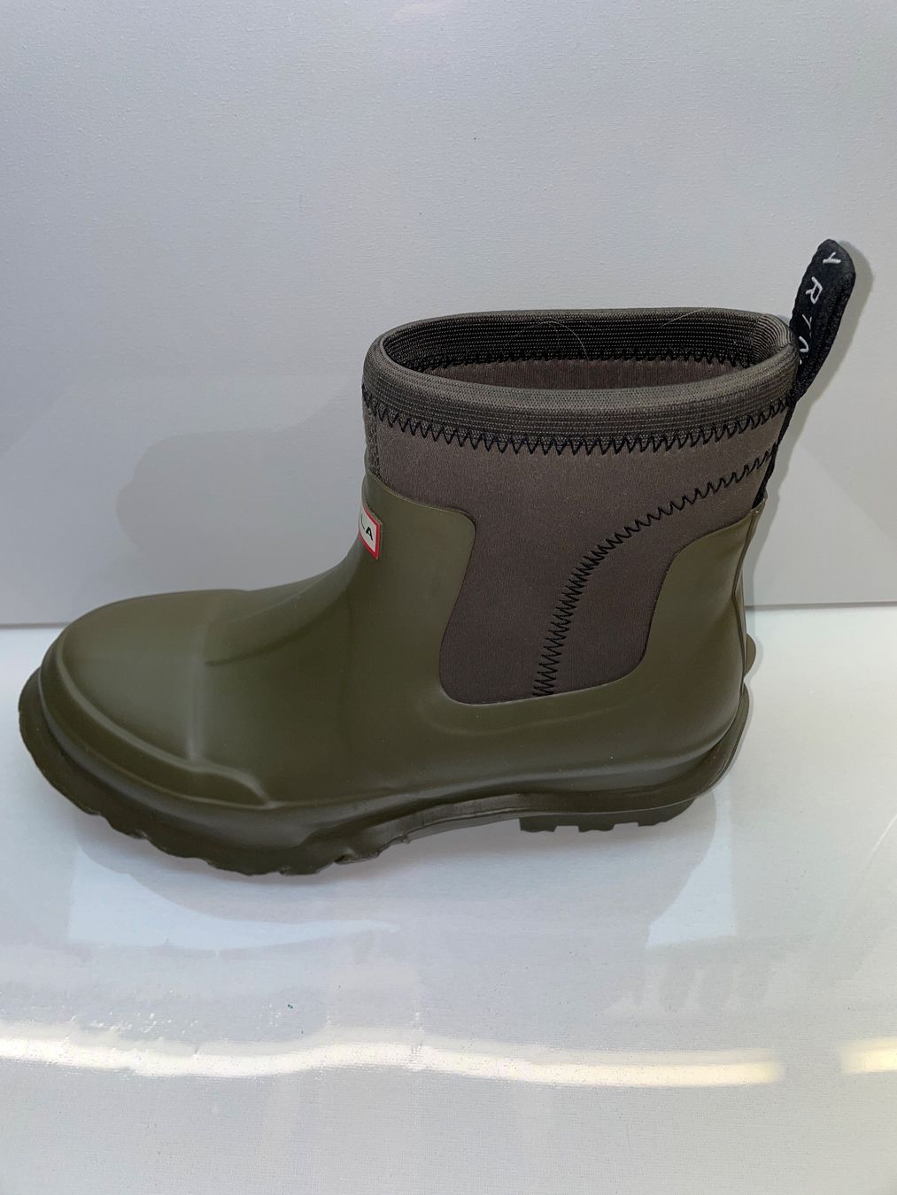 Herrenschuhe: Olivfarbige Hunter Gummistiefel 'Stella McCartney', Gr 43 – Neu (gemäss Beschreibung) aus Wolfhausen von Mawere 2