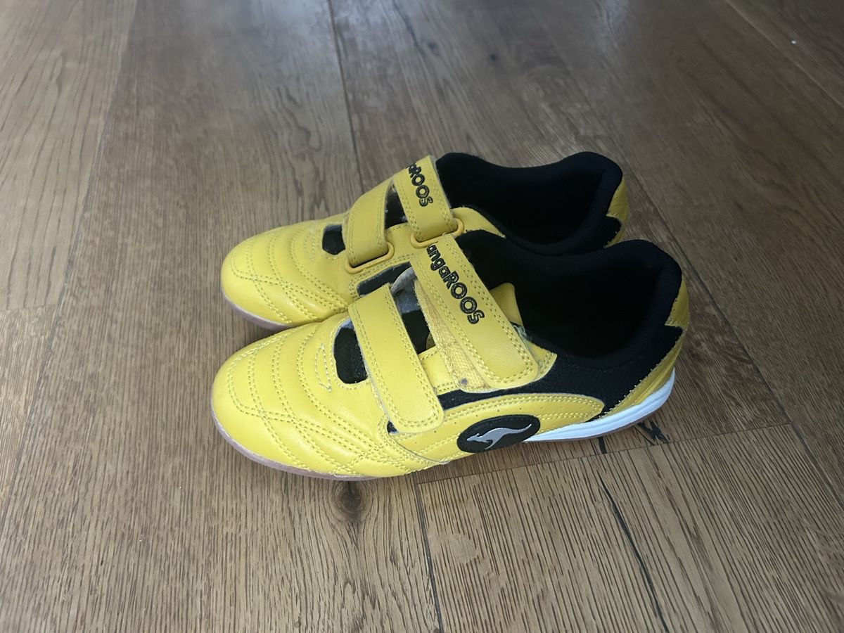 Scarpe per ragazzi: Hallenschuhe Gr. 33 – Usato da Lohn-Ammannsegg venduto da Nadintitelius