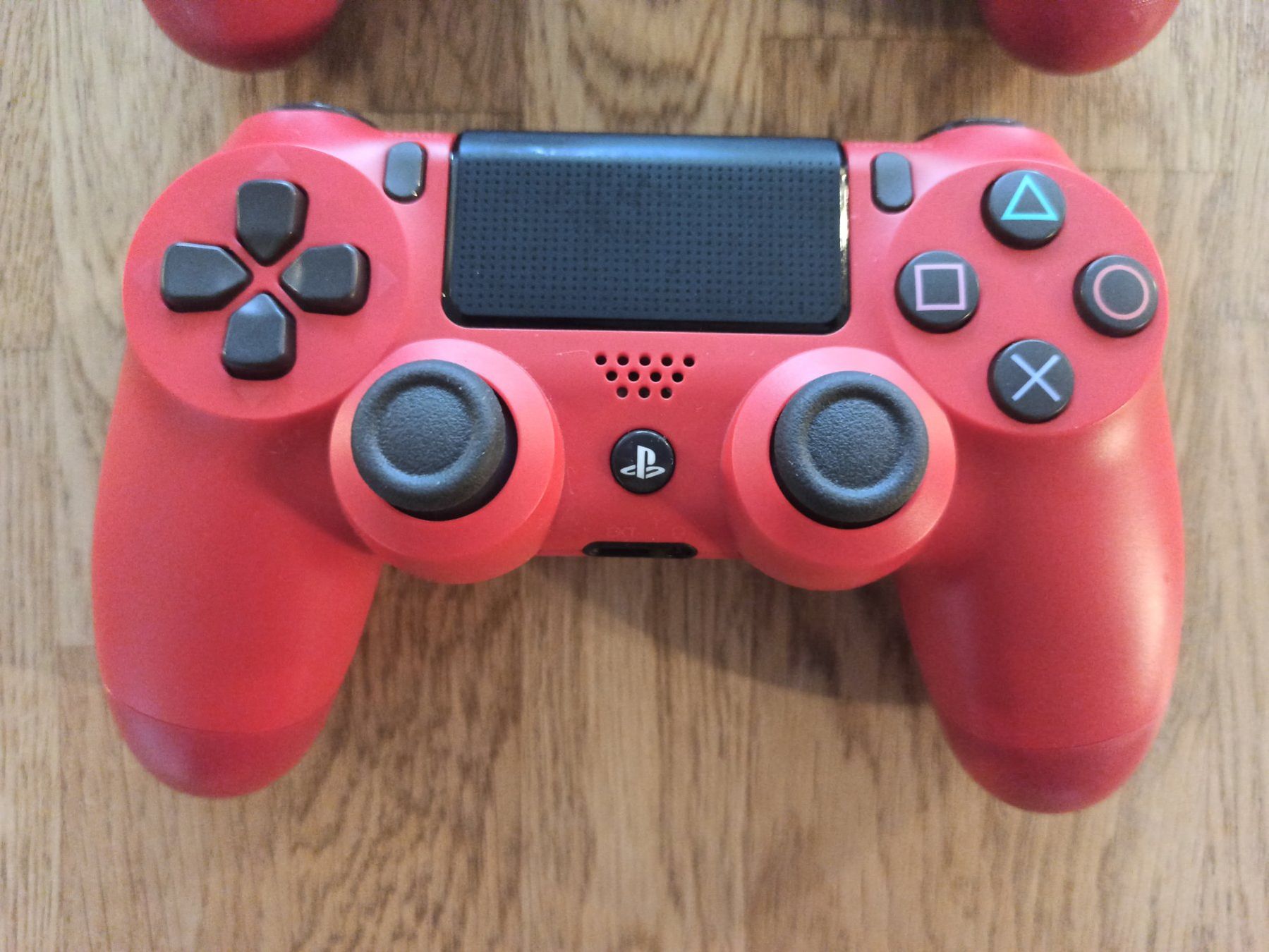 Controller: 2 x Original Controller Sony PS4 Wireless DualShock 4 V2 rot – Usato da Oberweningen venduto da mar_87mx 4