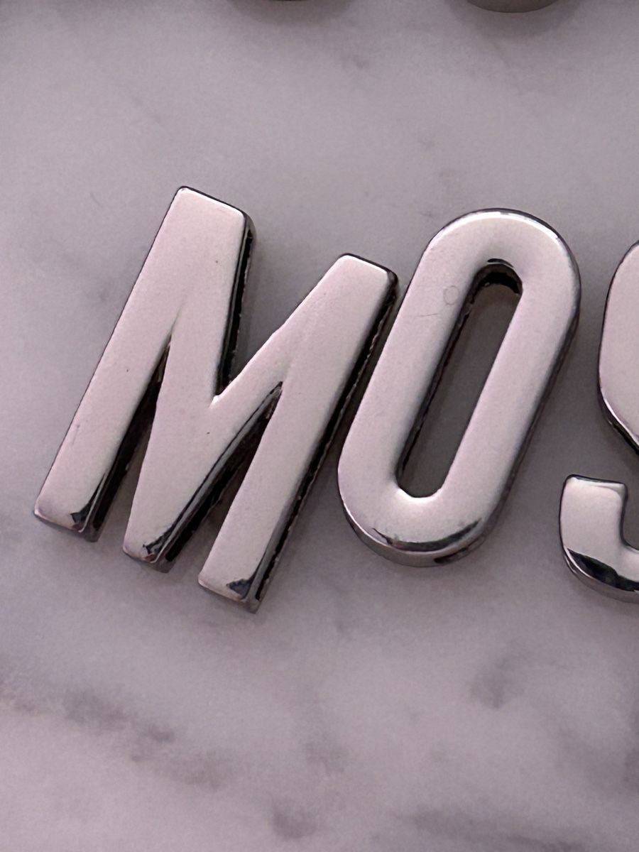 Tutte le decorazioni: Authentic Moschino letter set, silver tone – Usato da Biel/Bienne venduto da zit_v5yc 3