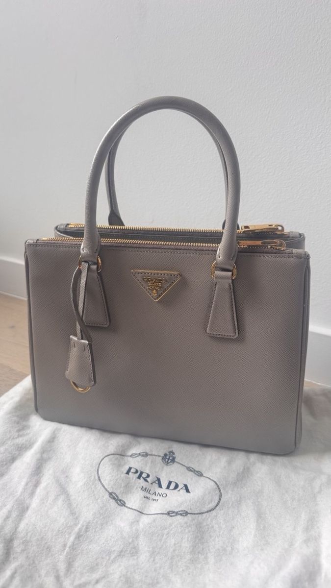 Prada Borse da donna: Prada galleria taupe medium – Usato da Fribourg venduto da ksu_65bh