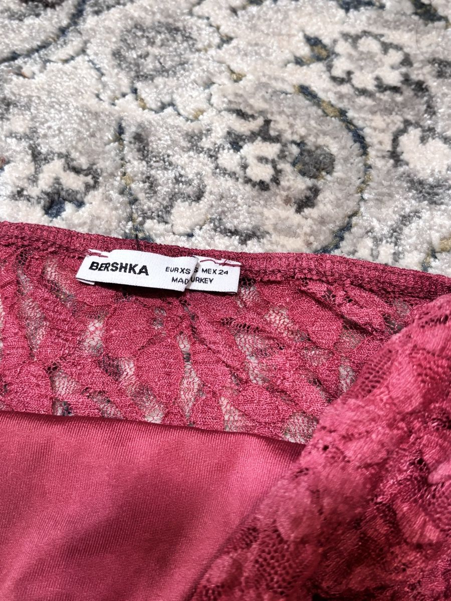 Bershka Top: Bershka Lace Asymmetrical tube top – Nuovo (secondo la descrizione) da La Chaux-de-Fonds venduto da joa_jk5g 1