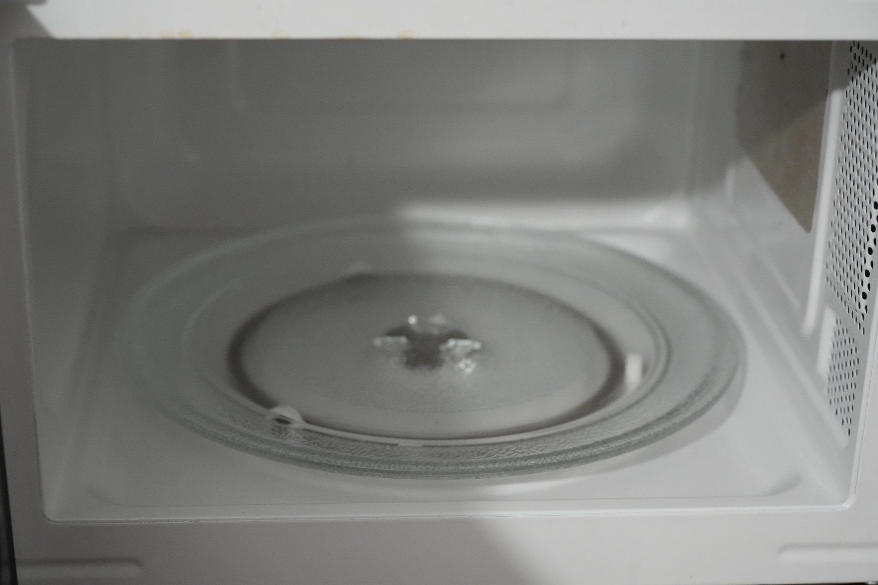 Backöfen: SEVERIN MW 7885 Microwave Oven 17L – Gebraucht aus Neuchâtel von yan_lq56 3