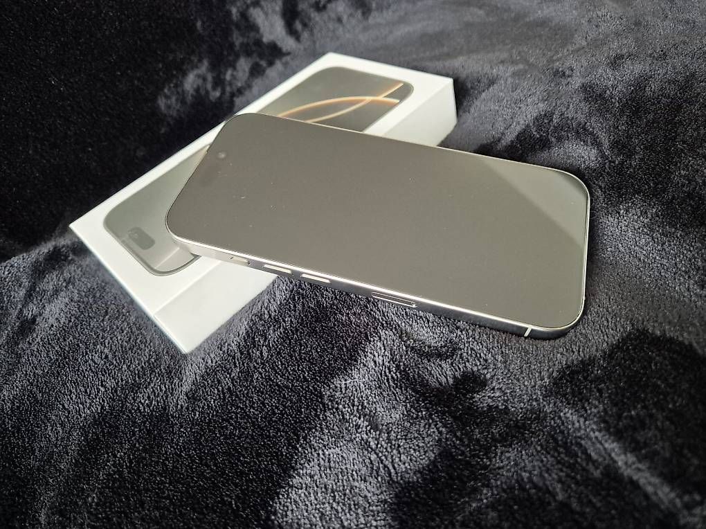 Portables: iPhone 16 Pro / 256GB / Titanium  – D'occasion à Beinwil am See par nik_jali0803 2