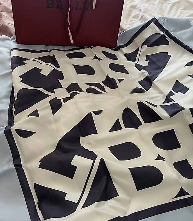 Foulard & Sciarpe: Bally Seidentuch – Usato da Luzern venduto da shi_qd85