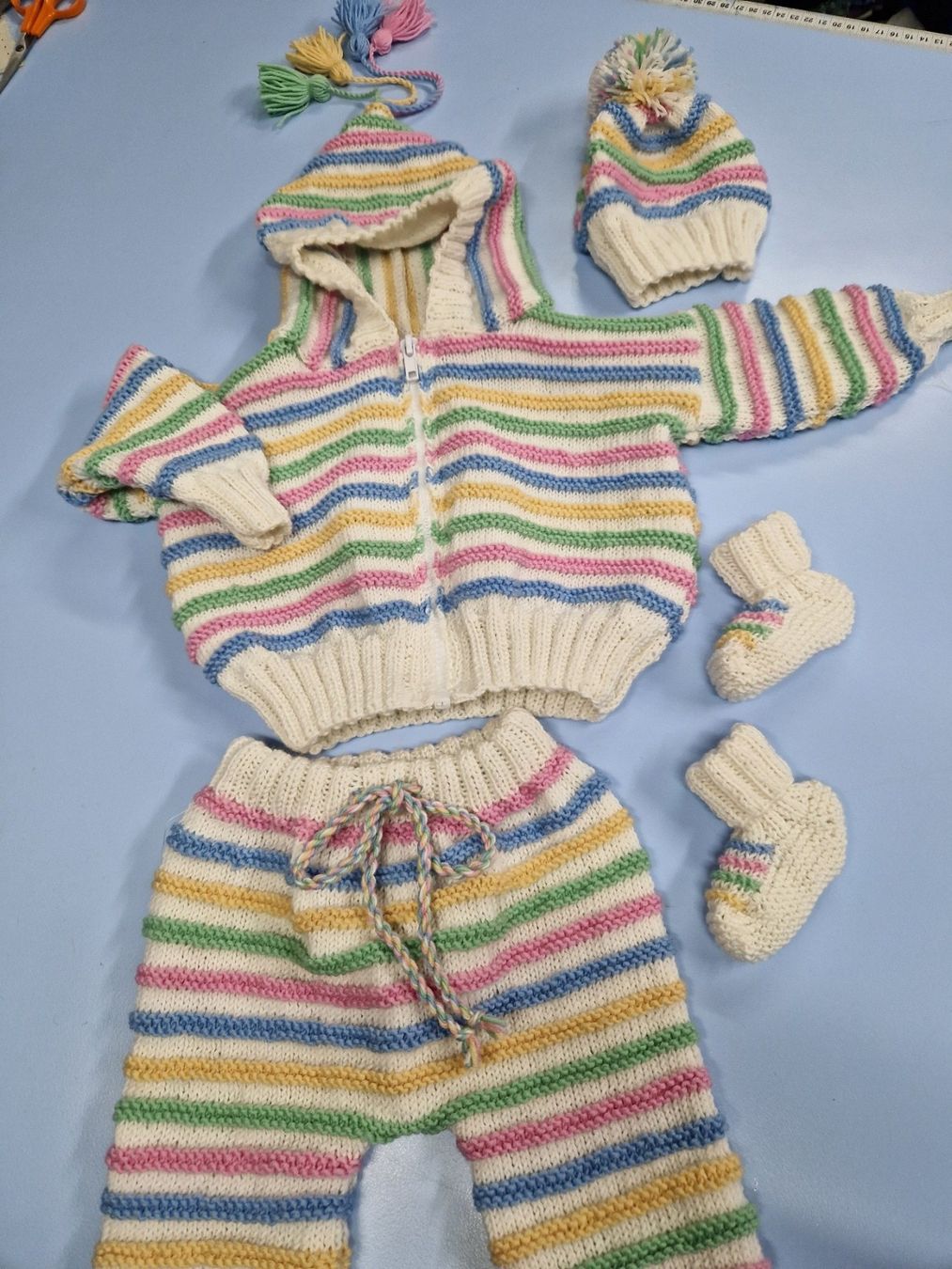 Lotti di vestiti: Ensemble bébé tricoté main 3-6 mois UNIQUE – Nuovo e nell'imballaggio originale da St-Imier venduto da goodber 8