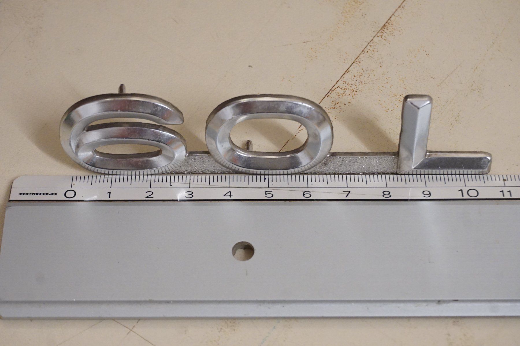 Audi Placchette & Badge: Badge Audi 60L – Usato da Ependes VD venduto da Cartonabanane 3