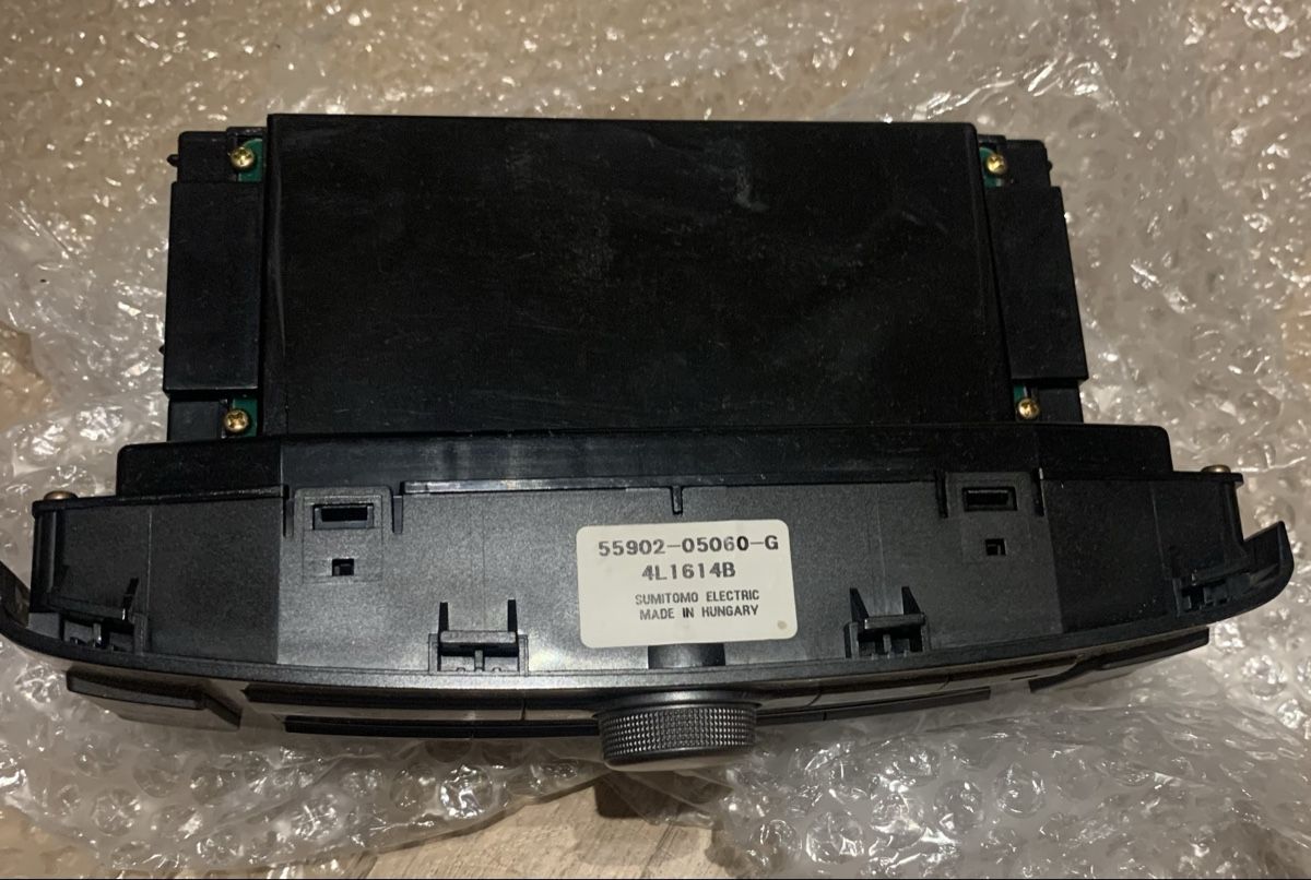 Toyota Tutti pezzi di ricambio auto: Toyota Avensis T25 Climate Control – Difettoso da St. Gallen venduto da Malangbaba 2