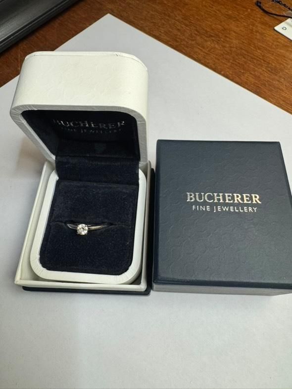 Anelli: bague bucherer 18k or blanc et diamant – Usato da Vésenaz venduto da Angela.C3