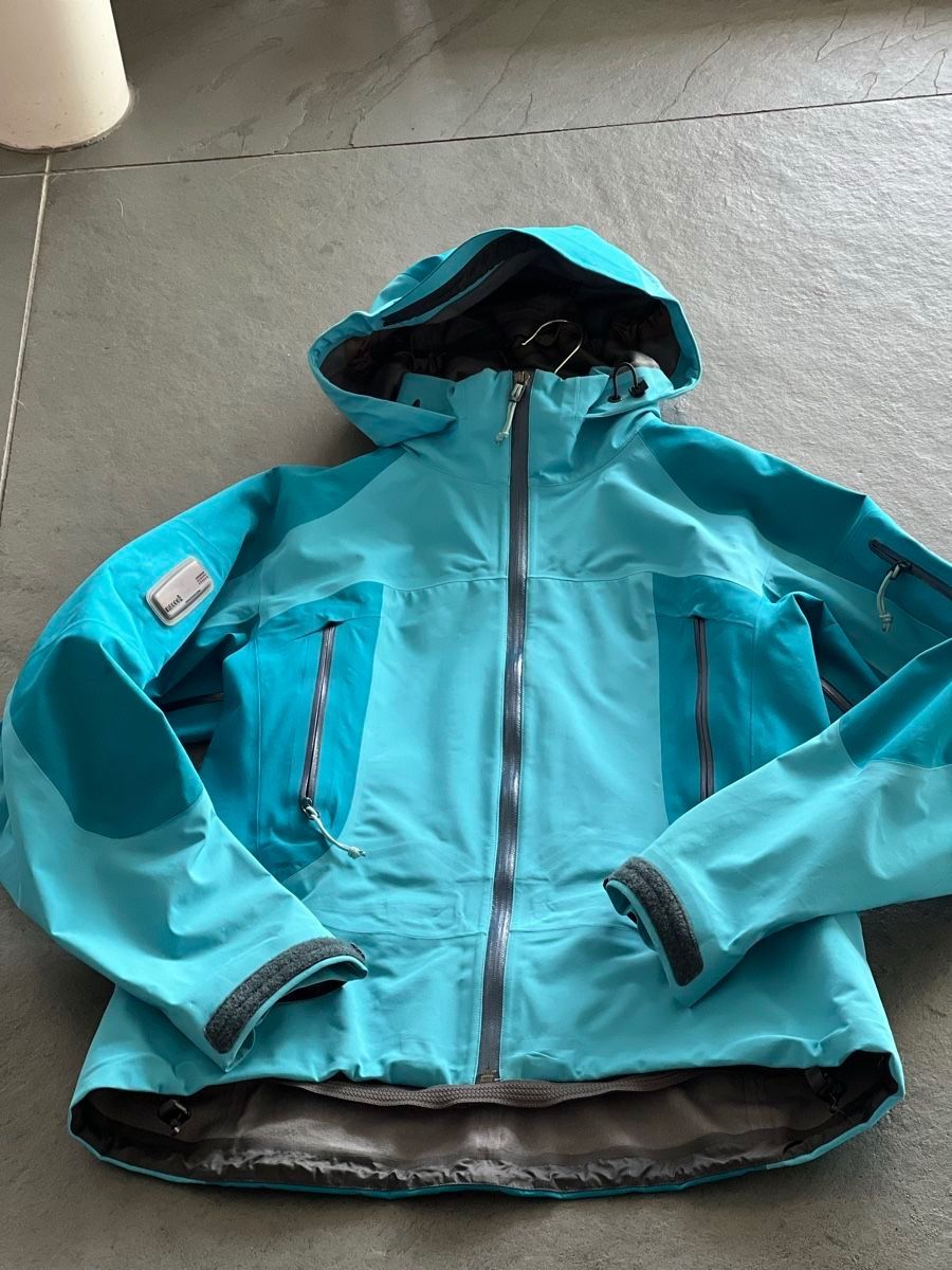 Arcteryx Jacken: Arcteryx Gore Tex Jacke Damen – Neu (gemäss Beschreibung) aus Rapperswil SG von ale_xg9f 1