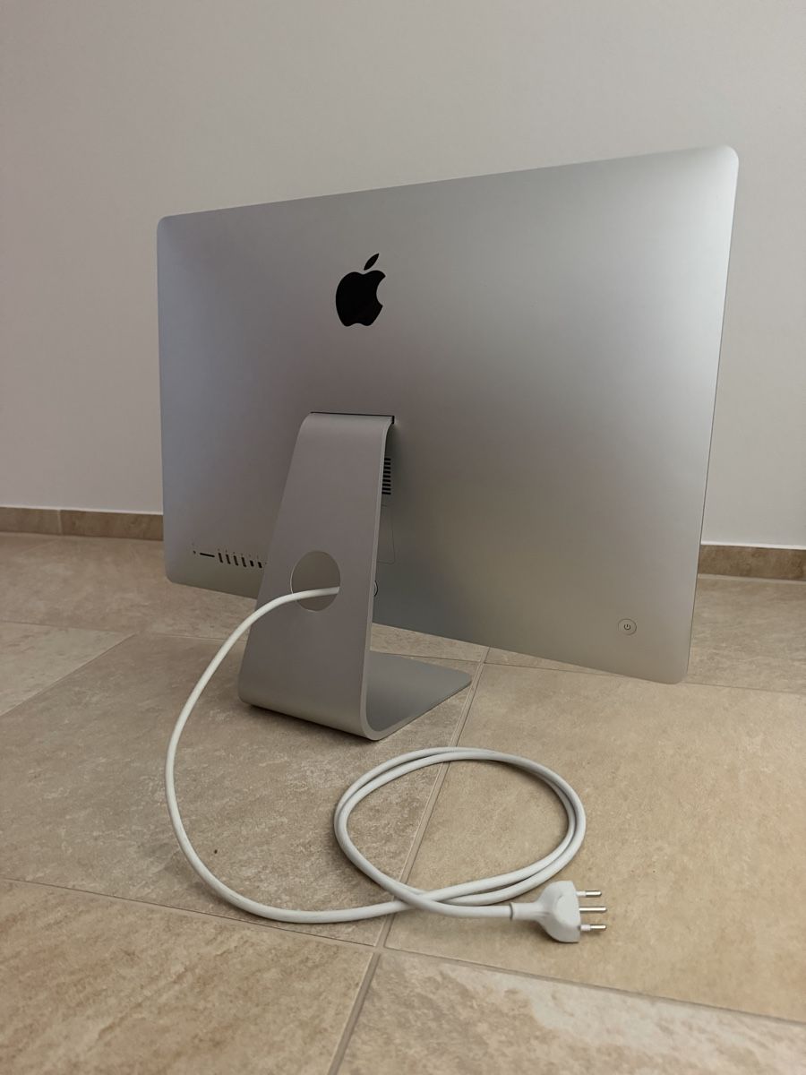 Apple PC:     Apple iMac 27” i5 + Keyboard + Mouse – Usato da Zofingen venduto da giu_p72q 1