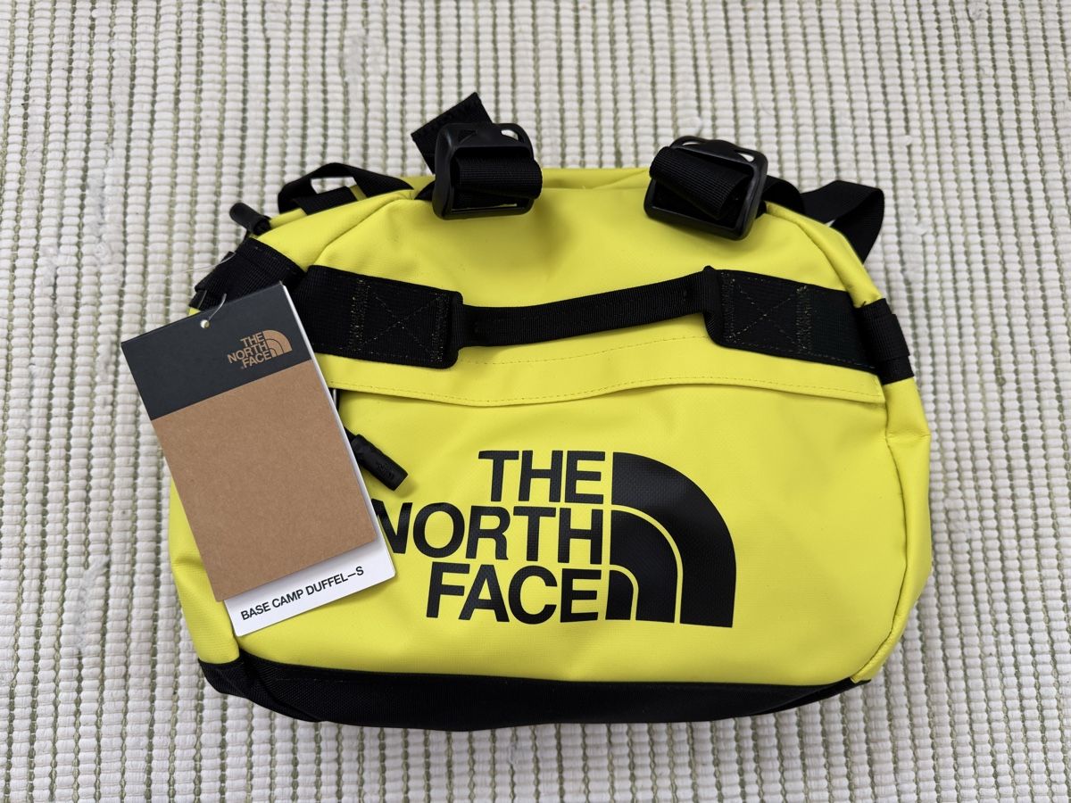 North Face Sacs: The North Face Base Camp Duffel S – Neuf avec emballage d'origine à Thun par sNo0p
