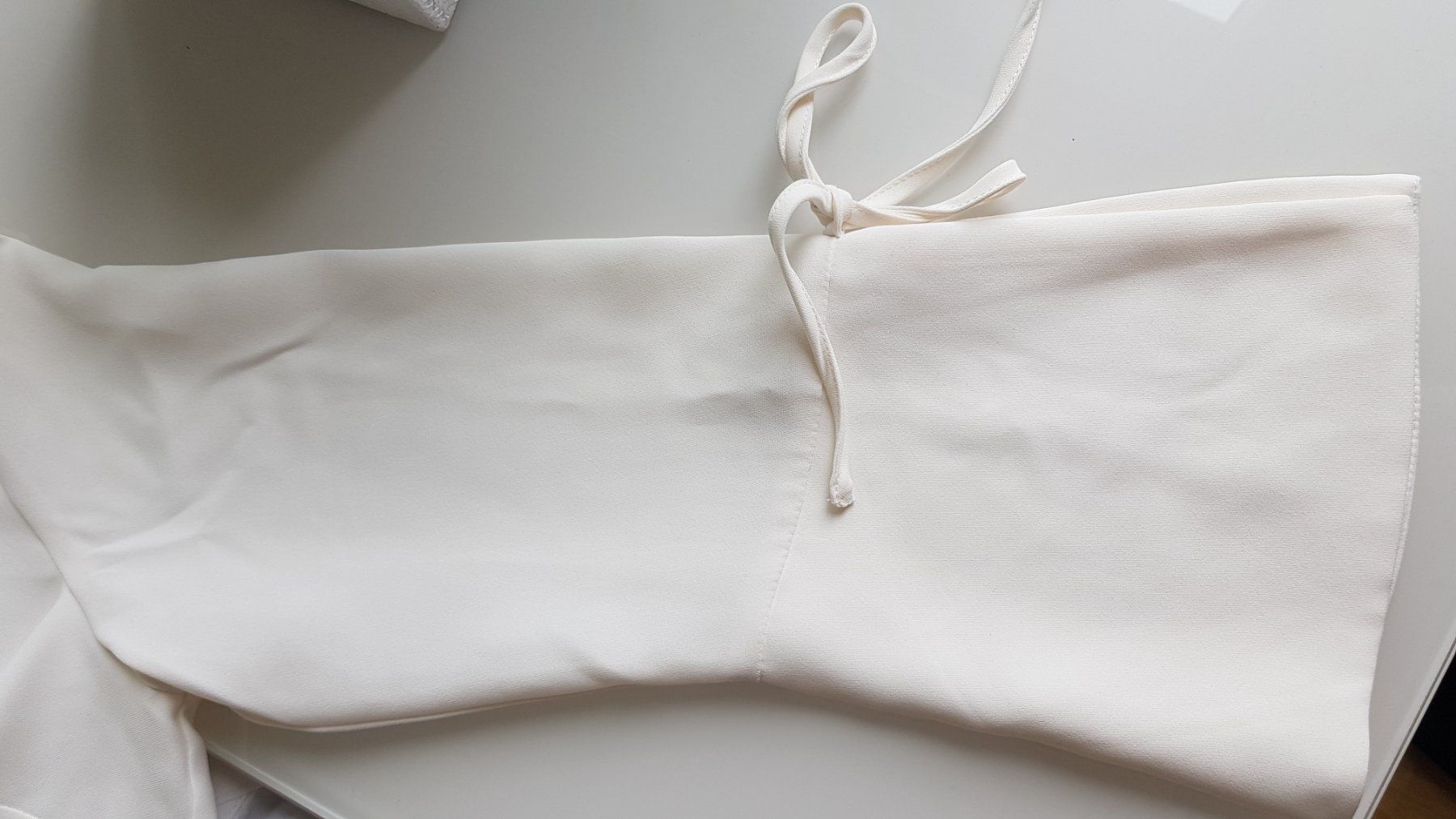 H&M Camicette: Bluse von H&M mit Trompetenärmel – Nuovo (secondo la descrizione) da Geuensee venduto da sonnenstunden 3