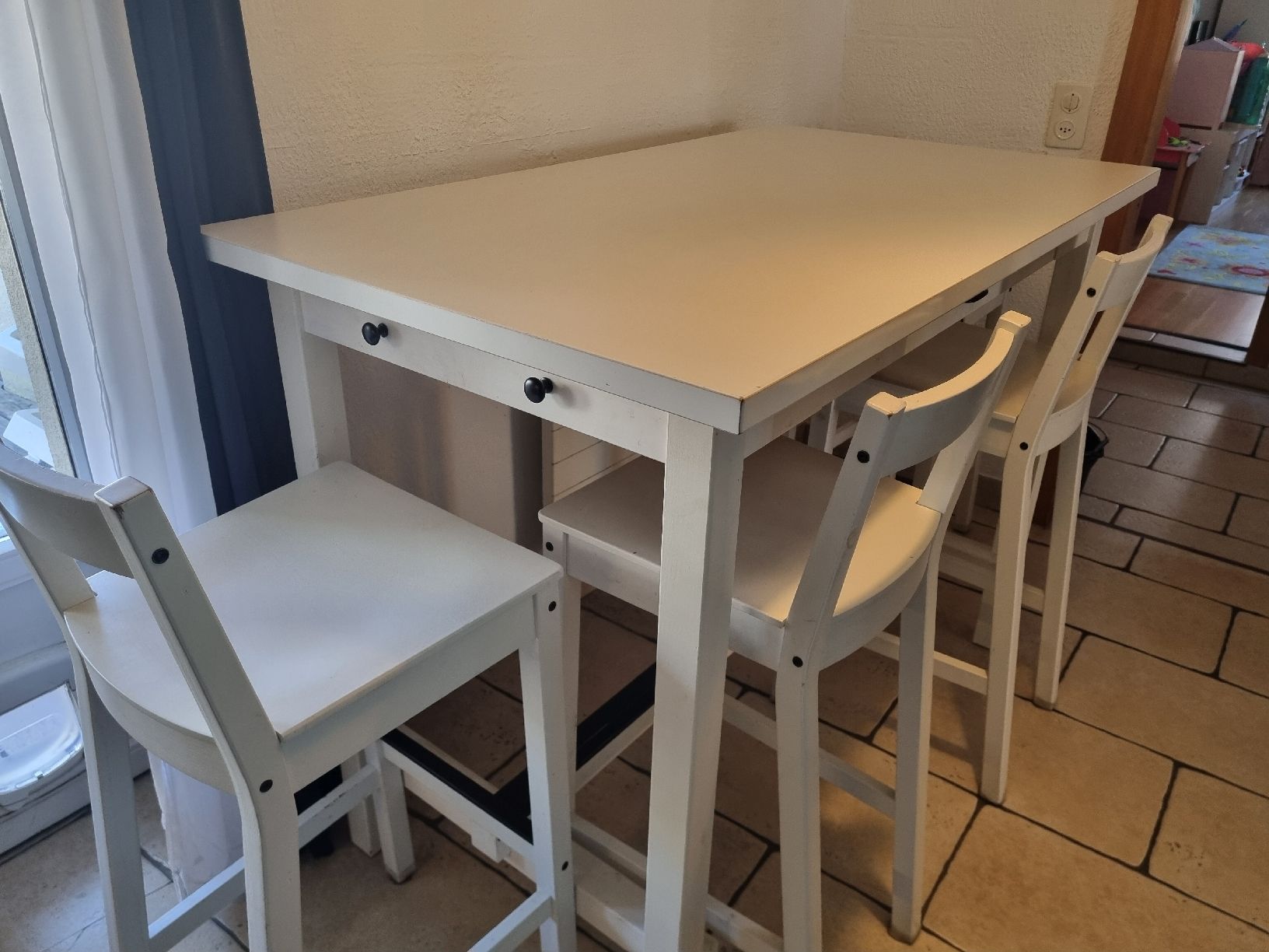 Ikea Set de table et chaises: Table a manger avec 4 chaises – D'occasion à Rennaz par mar_9c85 2