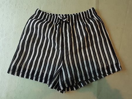1x Shorts + 3x Tops, schwarz/weiss - Grösse 152