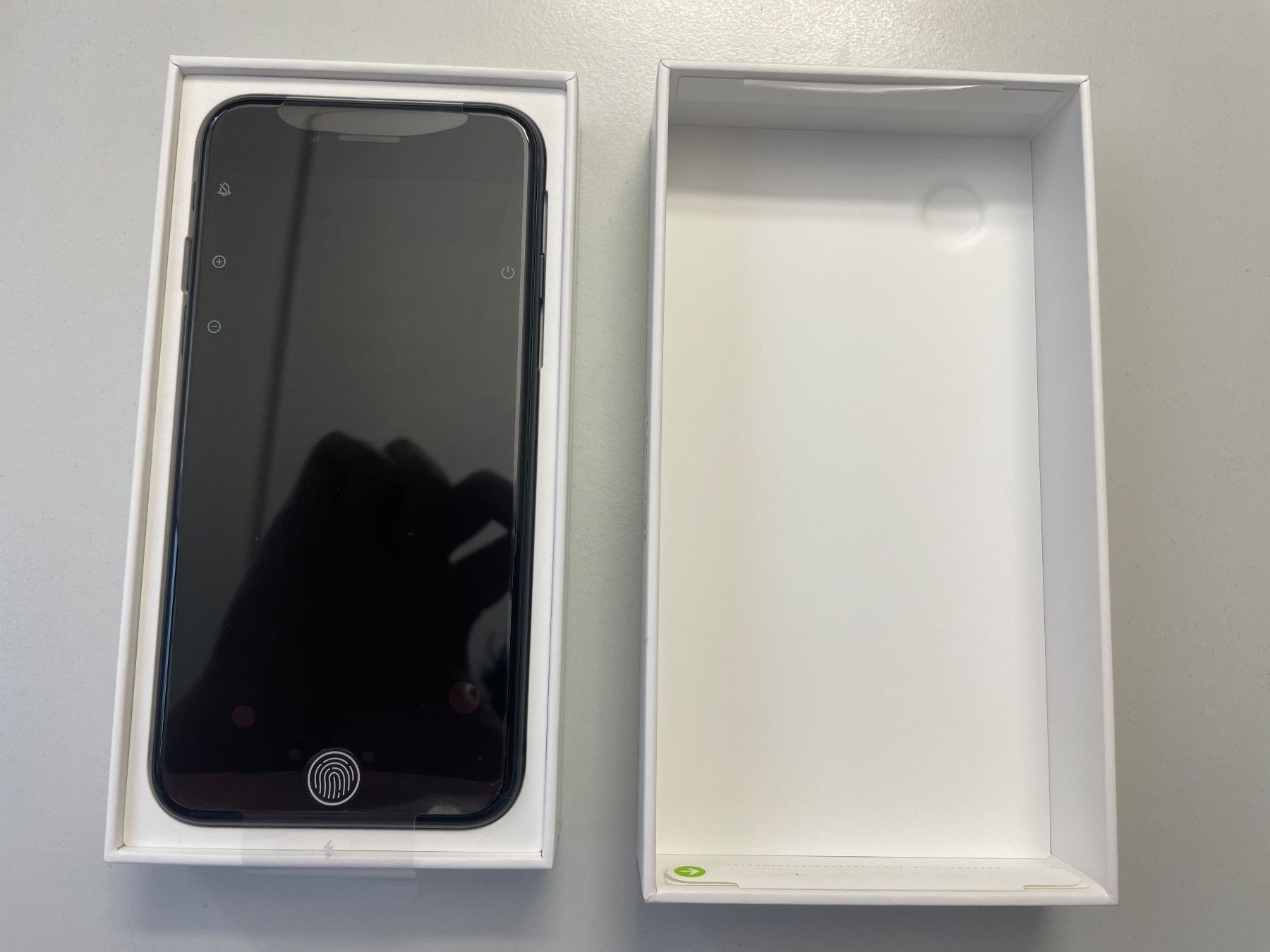 Apple Handys / Smartphones: iPhone SE (2022) 64 GB NEU – Neu und originalverpackt aus Basel von  1