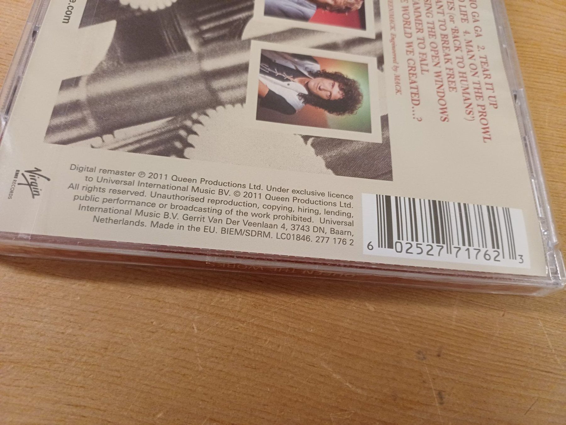 CD: Queen: The Works (2011 Remaster; neu) – Nuovo e nell'imballaggio originale da Jona venduto da Rreto71 3
