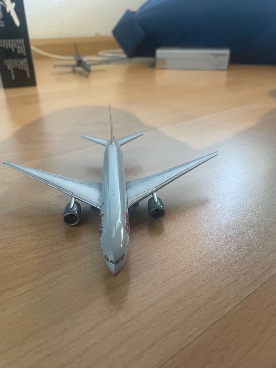 Herpa Modellbausätze & Standmodelle: Modèle d’un 777-200 Lauda 1:400 – Gebraucht aus Chippis von Gini17 3