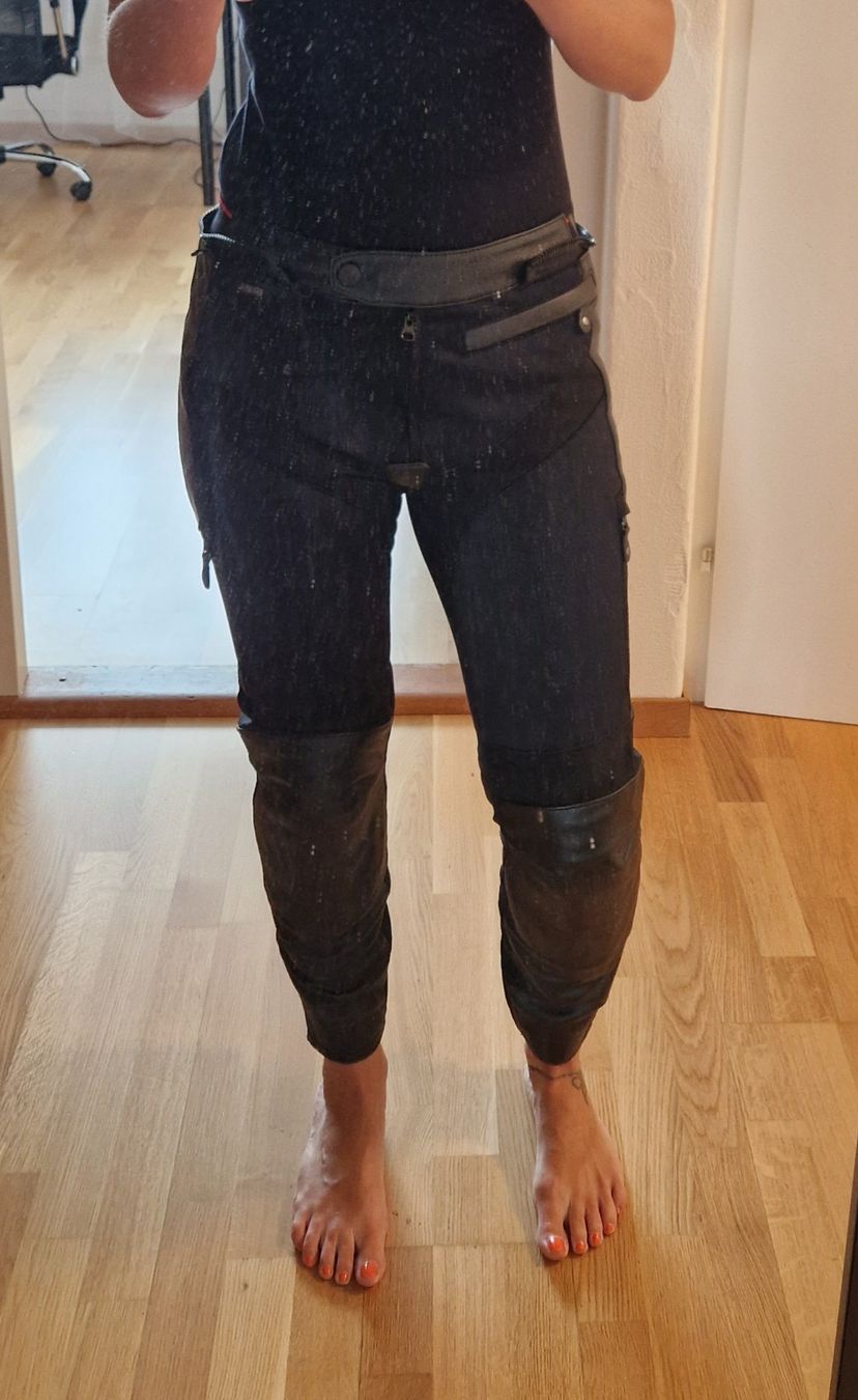 Vanucci Pantaloni: Motorrad-Lederhose Damen – Usato da Greifensee venduto da noe_mg6q