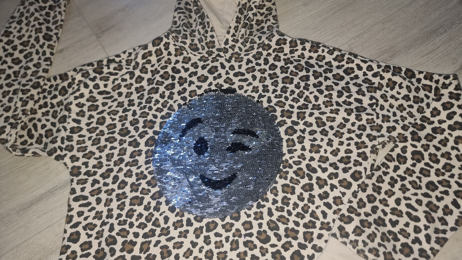 Maglioni & Felpe: Kapuzenpullover Gr.146/152 mit Wendepailletten-Emoji – Usato da Wigoltingen venduto da Zuckerfee84 1