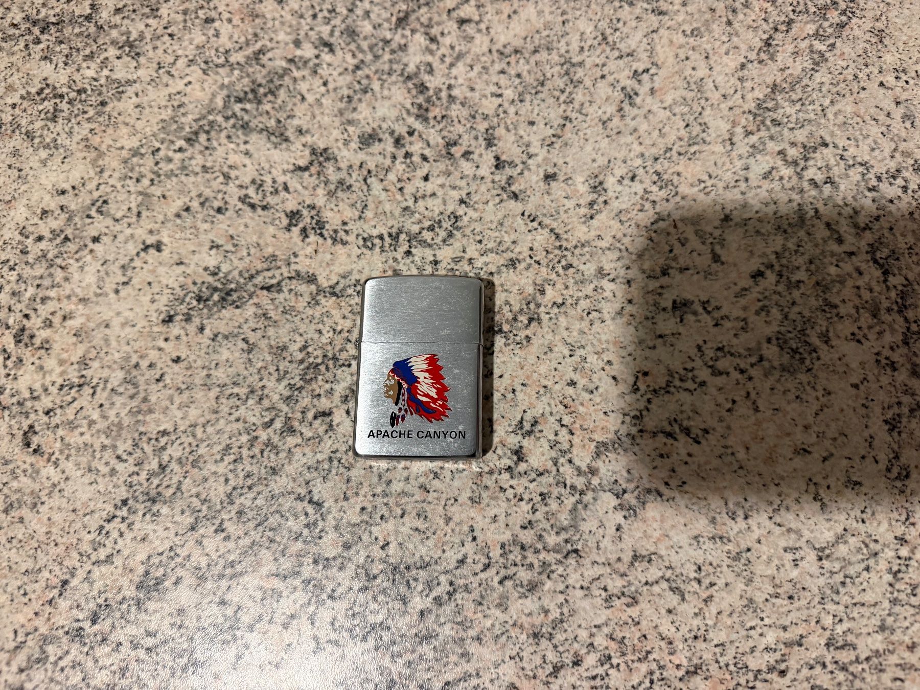 Zippo Accendini: Vintage Zippo 1994 (Code D X) Apache Canyon – Usato da Frenkendorf venduto da autodiscount4123 1