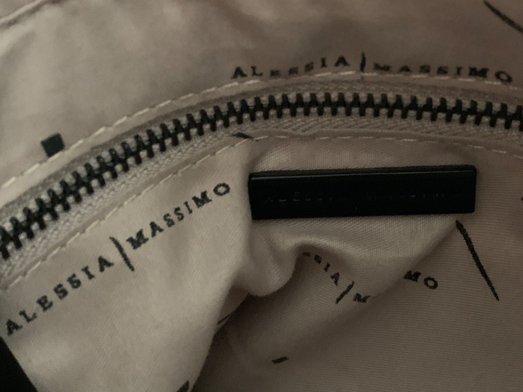Taschen für Damen: Alessia Massimo Tasche Samt - purple - gesteppt - TOP – Gebraucht aus Dübendorf von san_tt6m 4