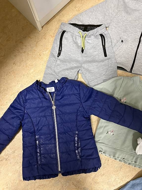 Lotti & Set di vestiti: Kleiderset Mädchen Gr.92 – Usato da Pfungen venduto da I18-E24 1