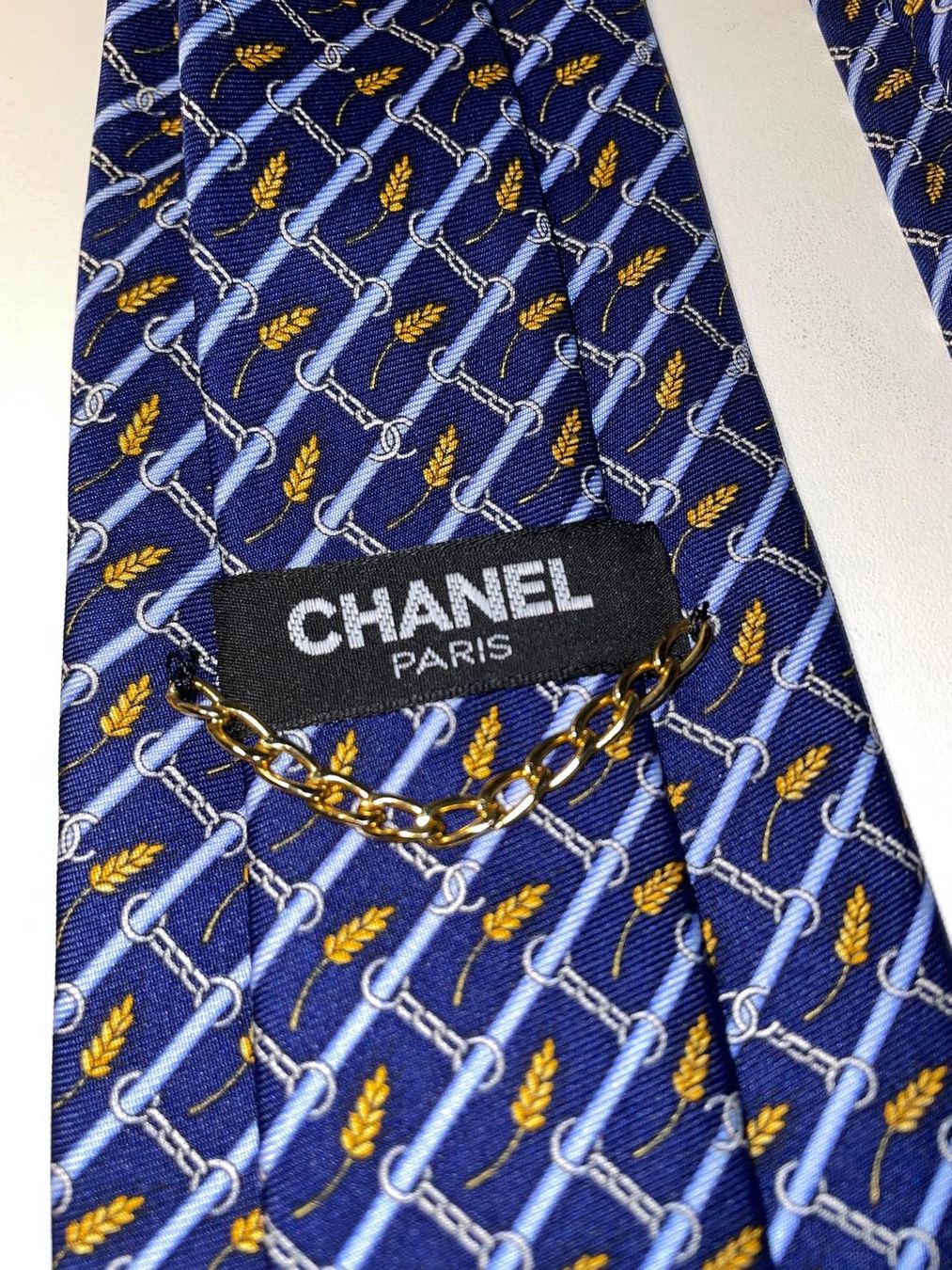 Chanel Cravatte: CHANEL Krawatte Ungetragen Seide – Nuovo (secondo la descrizione) da Zürich venduto da Turicum_8001 1
