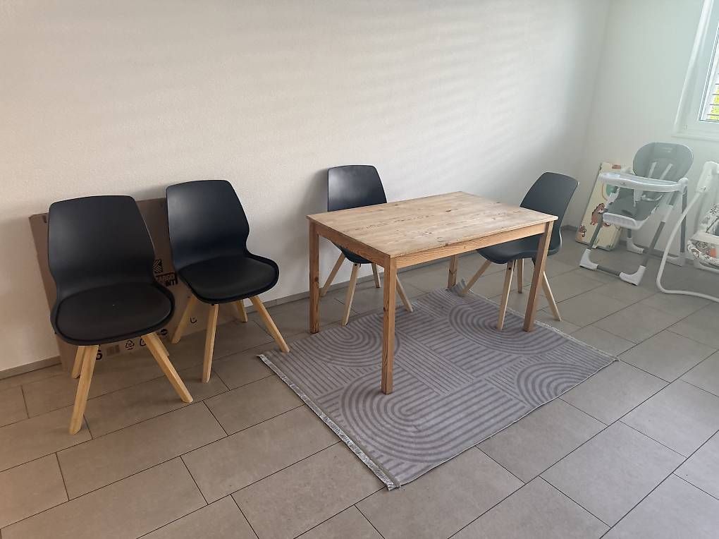 Set de table et chaises: Ales gratis – D'occasion à Heerbrugg par bah_9mr6