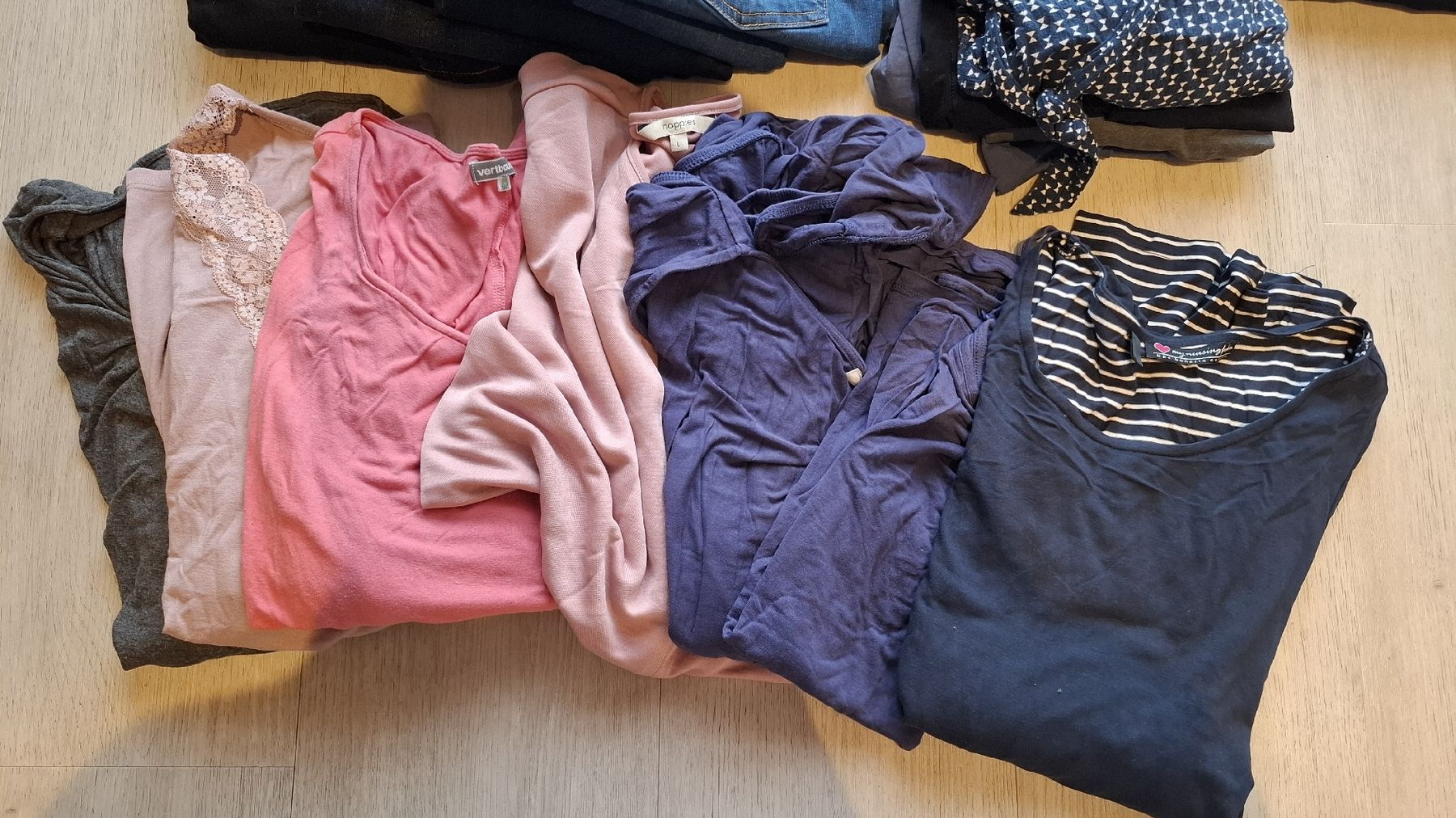 Kleiderpakete: Umstandsmode - Grösse M-L+ - Grosses Set mit Jacken – Gebraucht aus Wünnewil von Rina016 3