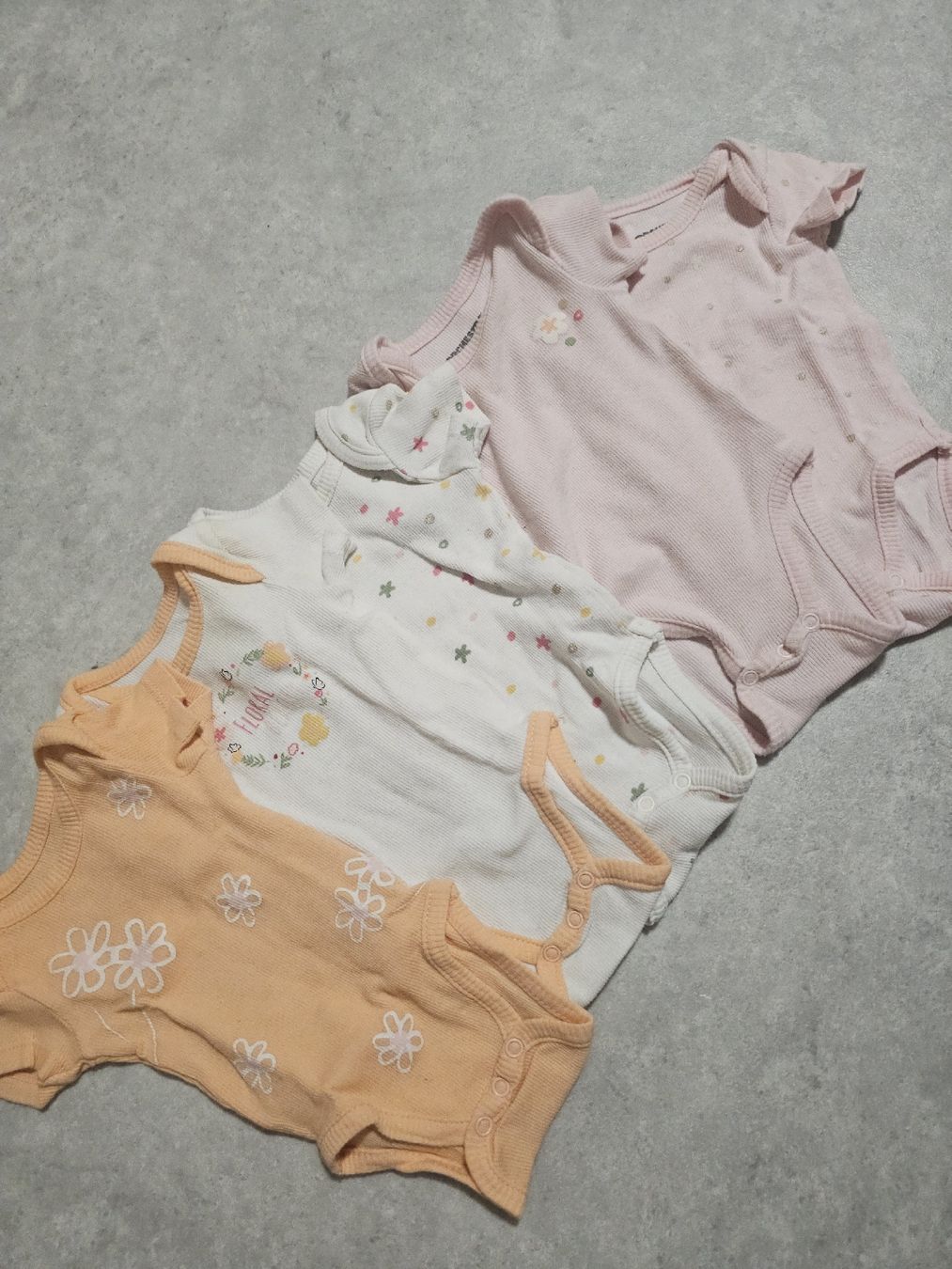 Lotti & Set di vestiti: Lot de bodies tailles 54 – Usato da Sornetan venduto da T.a333 4