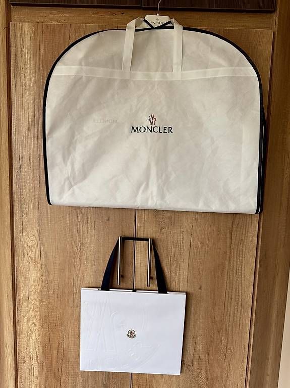 Borse: Luxus Moncler Kleidersack-Set – Usato da Buochs venduto da kel_982x