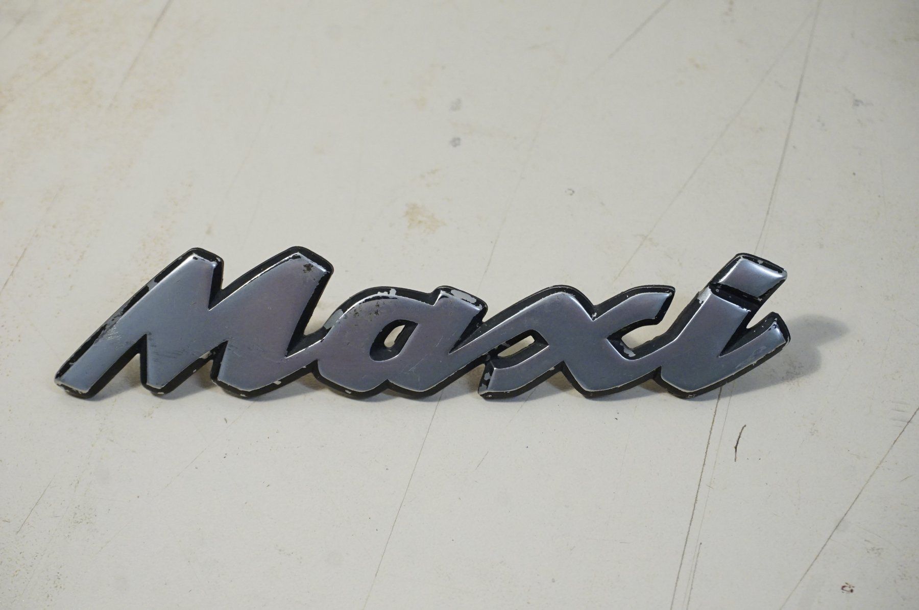 Austin Placchette & Badge: Badge AUSTIN MAXI – Usato da Ependes VD venduto da Cartonabanane