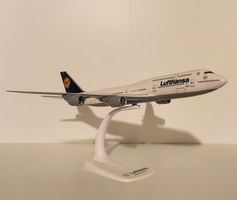 Herpa Snap-fit Lufthansa Boeing 747-8i
