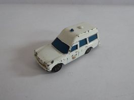 Tolle Corgi Mercedes 2200 Binz Ambulance, 7,5cm