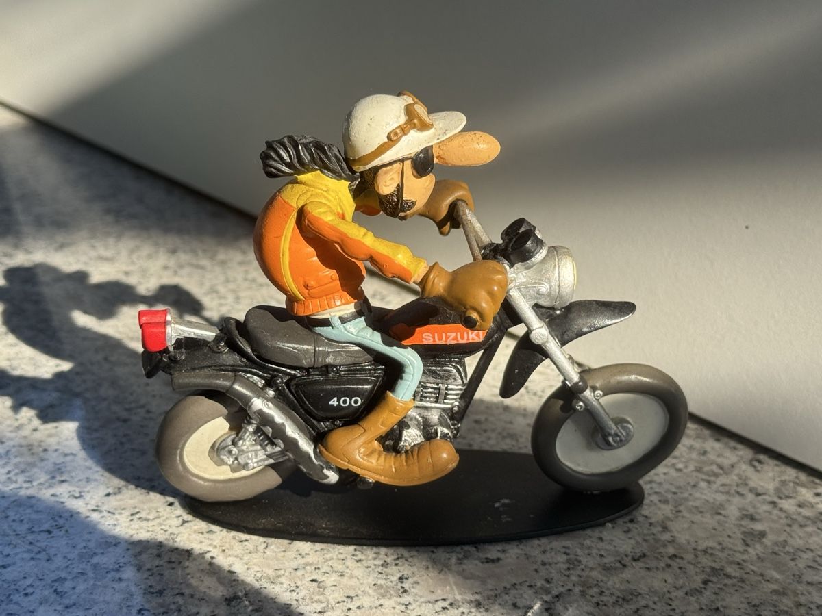 Kit di modellismo & Modellini statici: Suzuki 400 Apache Joe Bar Team, ca 1:18 – Usato da Magden venduto da Ireg59
