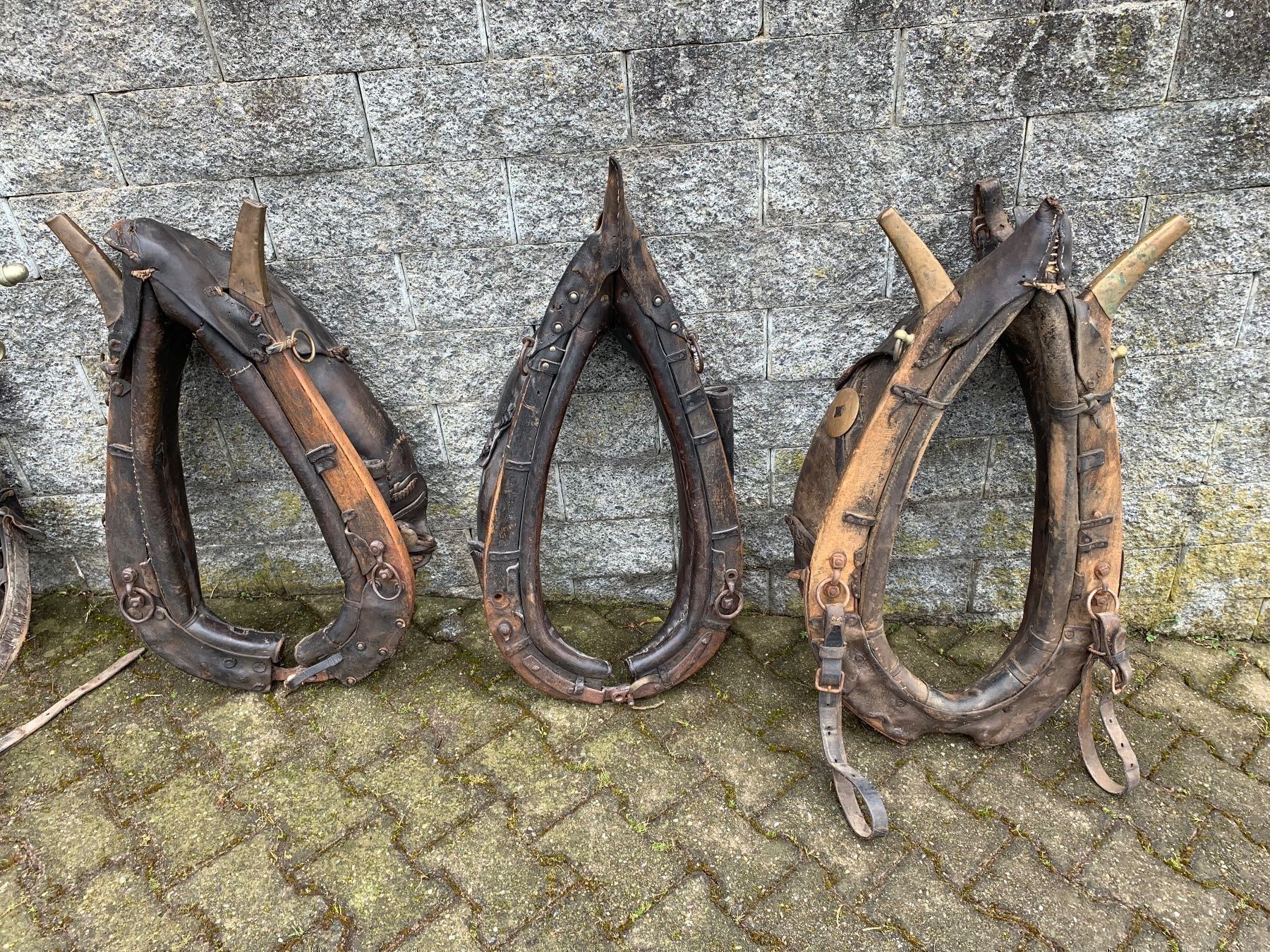 Kutschen: 6 alte Pferdekummete – Gebraucht aus Feldbach von Olive1 8