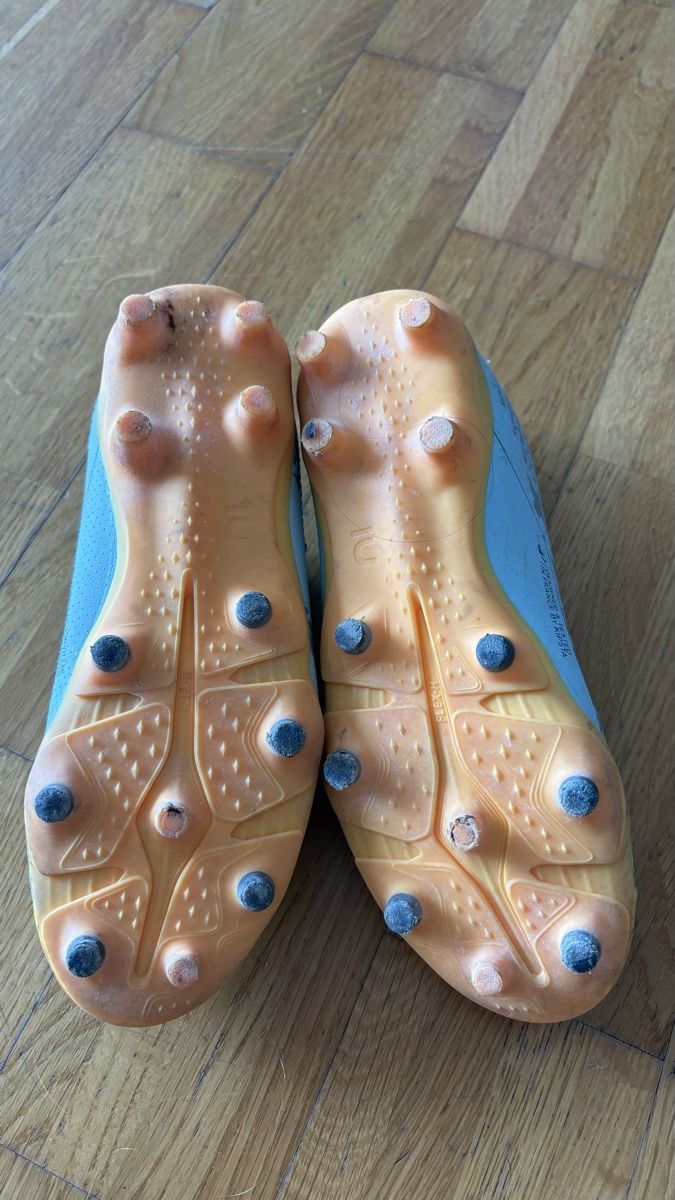 Chaussures hommes: Fussballschuhe Grösse 33 – D'occasion à Stäfa par sch_m7kj 2